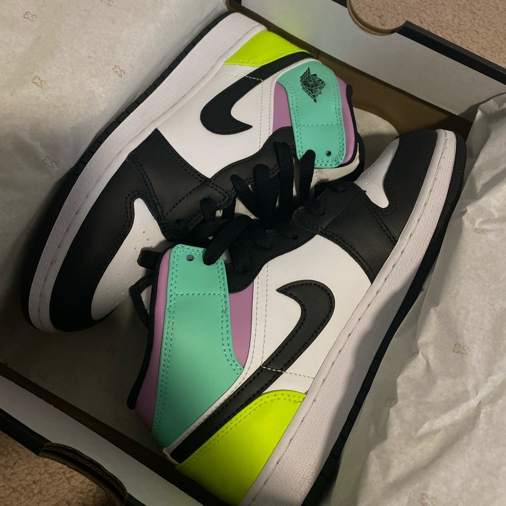 Air Jordan 1 Mid GS